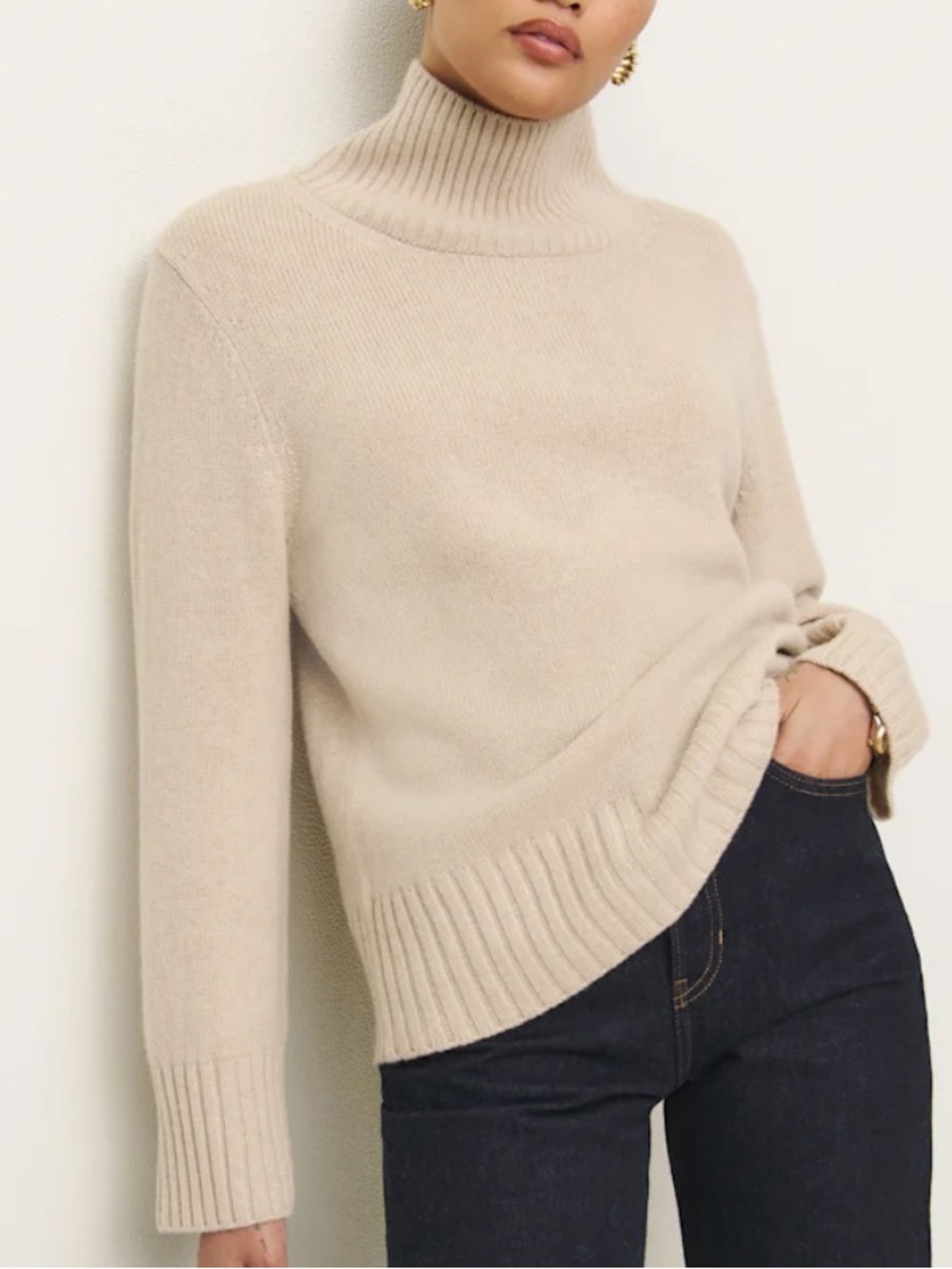 Reformation- Cashmere Turtleneck Sweater in Creamed